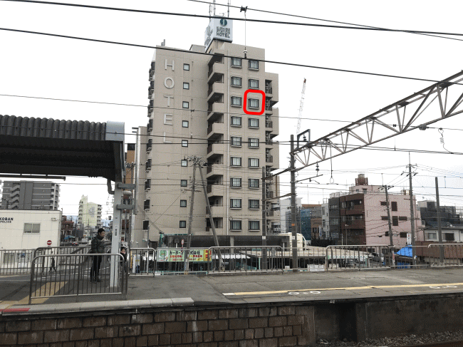 岸辺駅から見た岸辺ステーションホテル