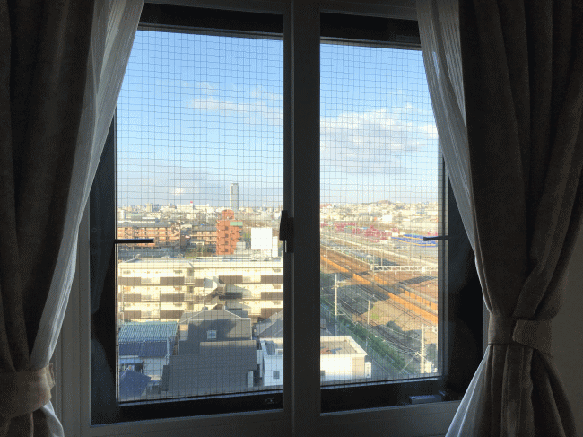 岸辺ステーションホテルの窓