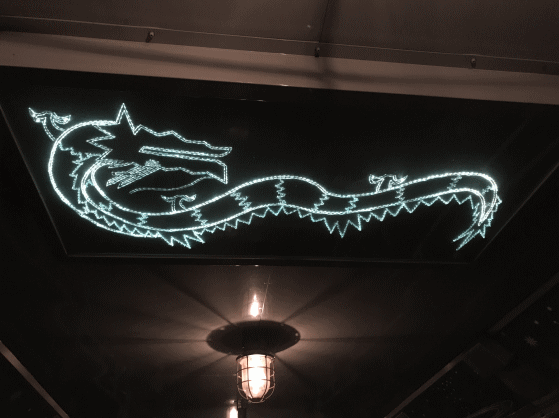 奥出雲おろち号のトロッコ車両の天井のおろちの絵