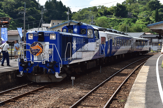 木次駅に入選した奥出雲おろち号