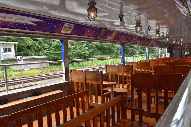 トロッコ車の車内