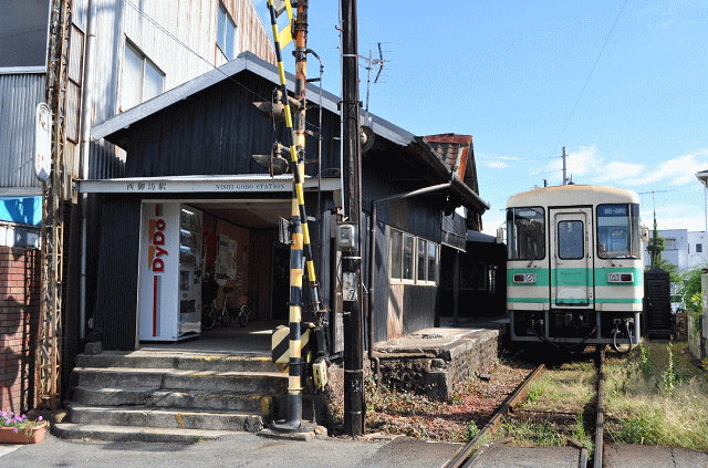 西御坊駅の駅舎外観