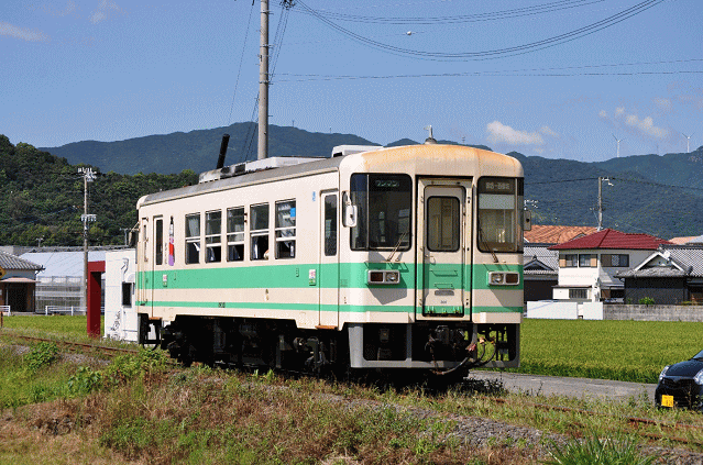 県道26号線近くにて紀州鉄道のＫＲ３０１を撮影