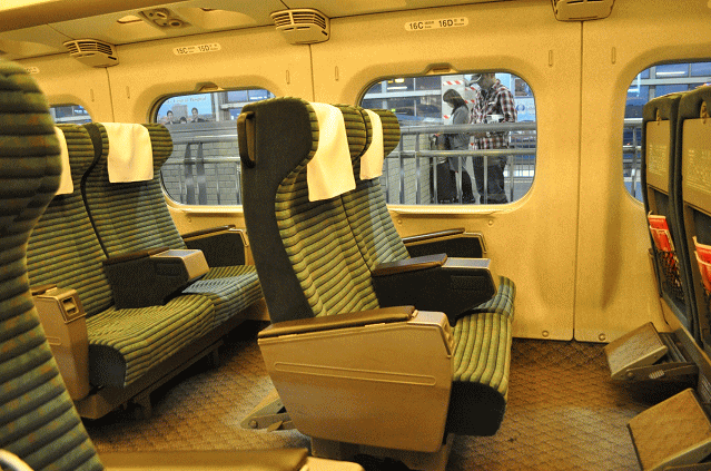 700系のぞみ号のグリーン車の座席