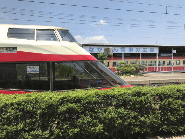 北信濃ワインバレー列車が小布施駅に停車