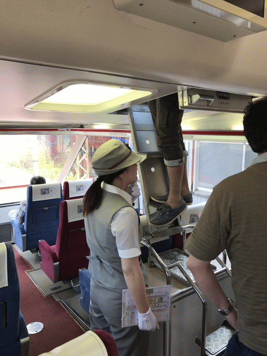 北信濃ワインバレー列車「のんびり号」の運転席を見学