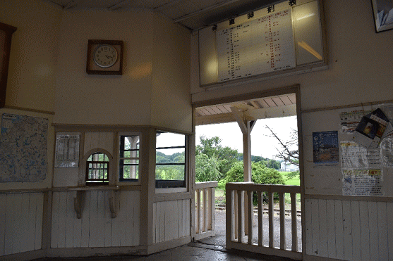 上総鶴舞駅の出札口