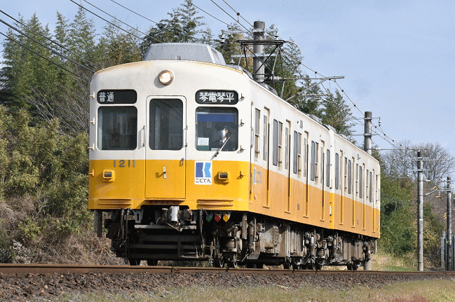 羽床駅の近くの撮影地から琴電を撮影