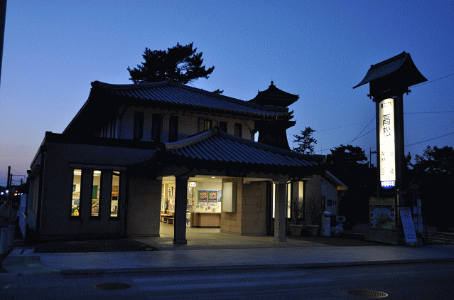 琴電の琴平駅外観