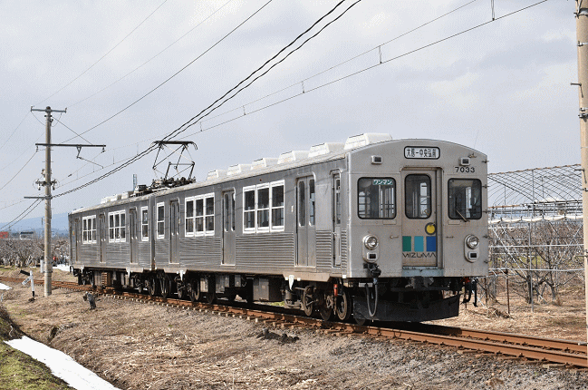 義塾高校前で大鰐線を撮影