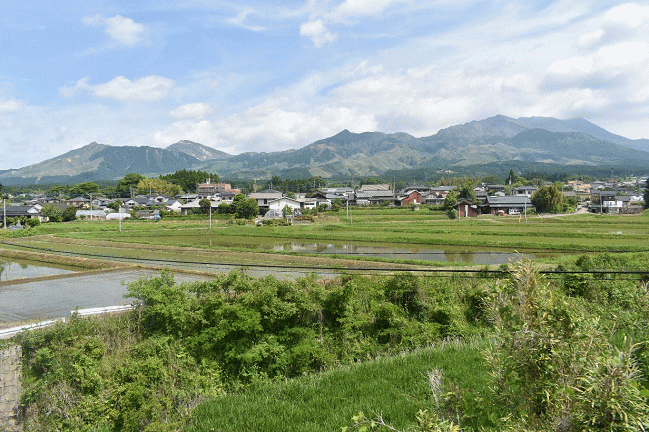 南阿蘇白川水源～見晴台の車窓から見る阿蘇の山