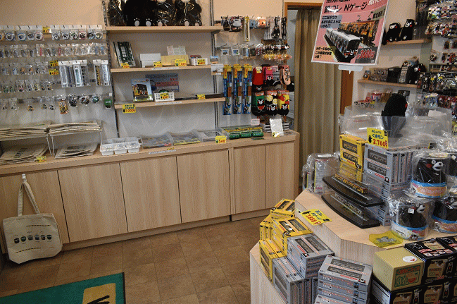 北熊本駅店内は熊本電鉄グッズ