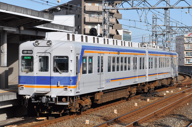 22000系の多くは改造されて南海の支線や和歌山電鉄で活躍中