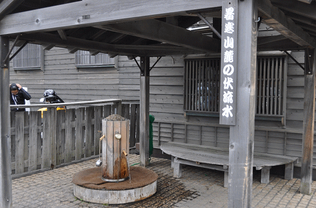 國稀酒造の酒蔵脇にある暑寒別山麓の伏流水