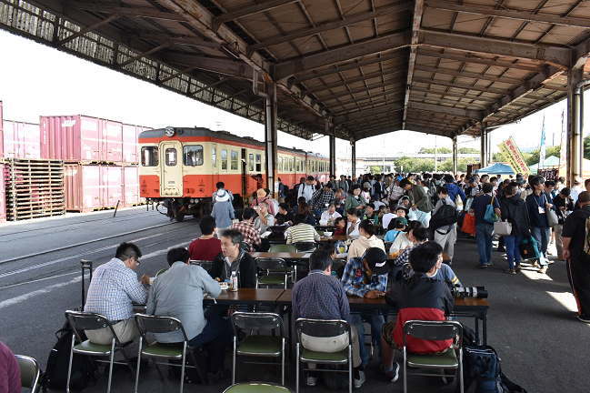 貨物ホームがイベント会場