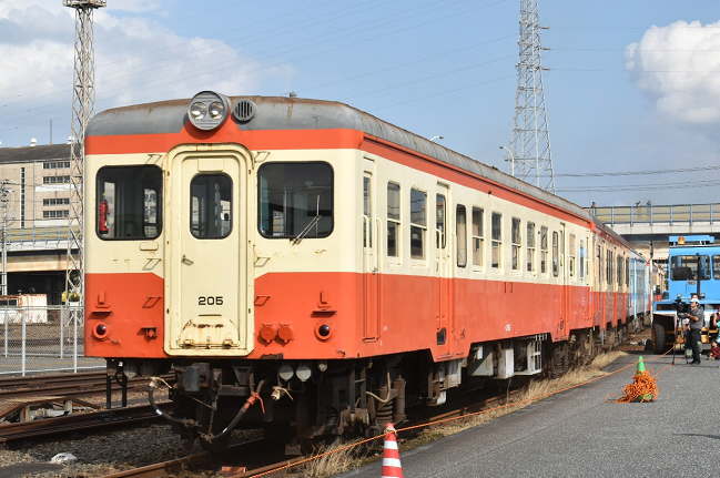 国鉄型気動車5連による撮影用列車が構内で運転