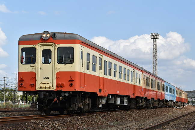 国鉄型気動車5連は撮影用に走行(倉敷貨物ターミナル駅)