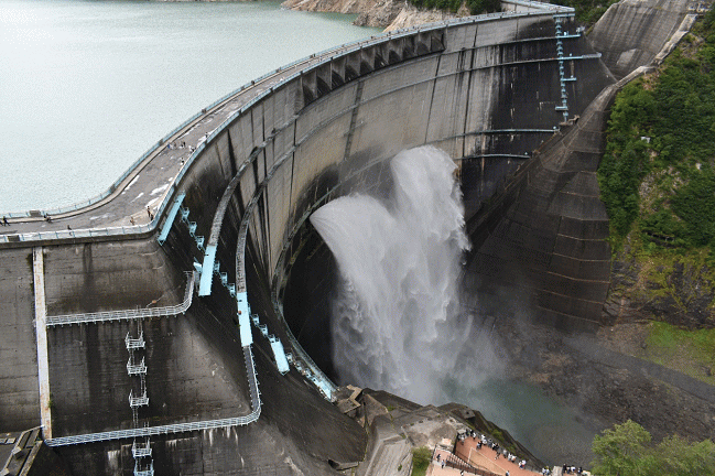 黒部ダム展望台からの眺望