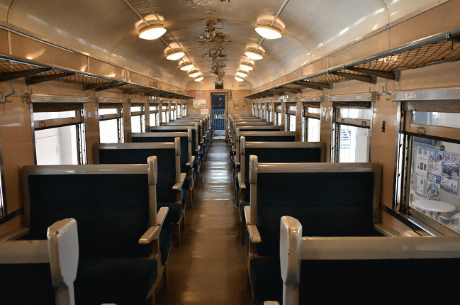 スハフ4425の車内