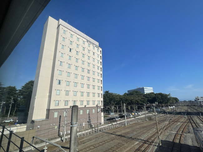 駅の連絡通路から見たライフイン勝田駅西