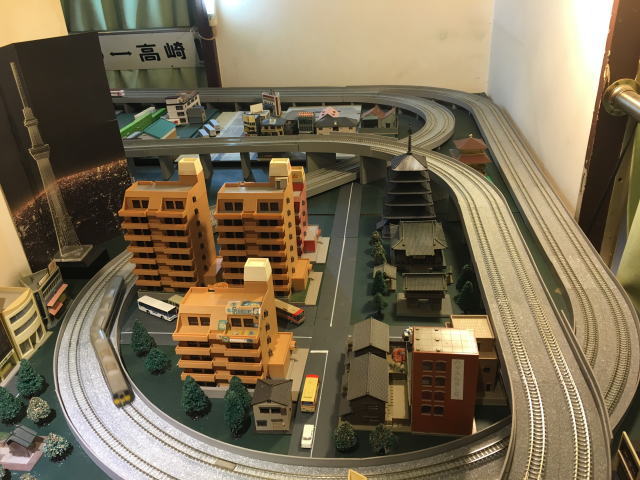 店内のNゲージ（秋葉原・鉄道居酒屋「リトルTGV」）