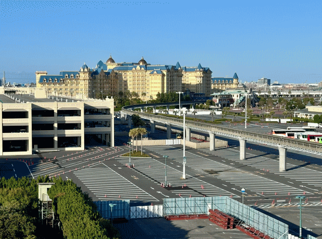 東京ベイ舞浜ホテル ファーストリゾートから見た東京ディズニーランドホテル