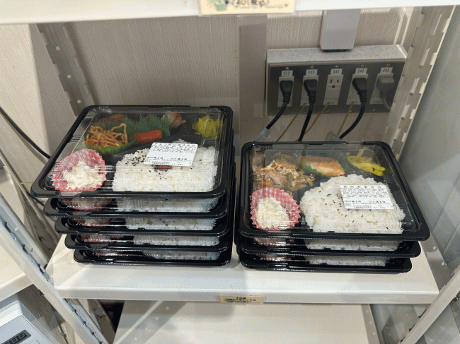 東京ベイ舞浜ホテル ファーストリゾートの施設内コンビニ「ファーストショップ」でのお弁当の品ぞろえ