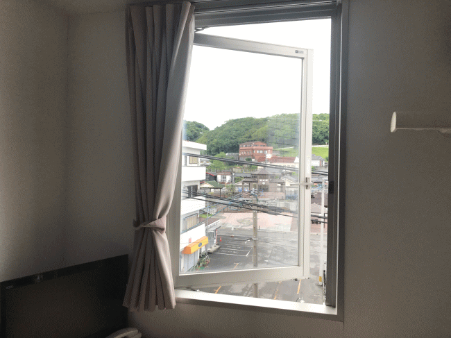 枕崎ステーションホテルの窓