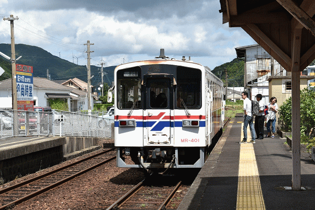 佐々駅の伊万里行き