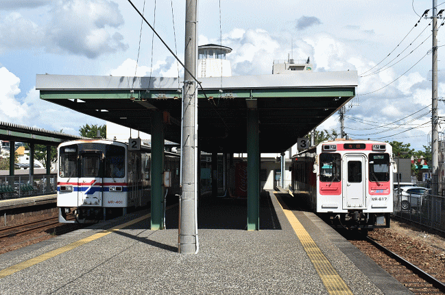 伊万里駅での松浦鉄道の乗り換え