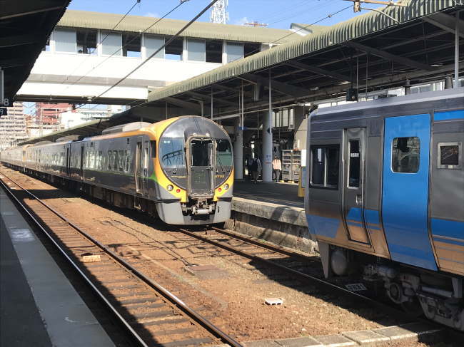 JR四国の8600系の特急しおかぜ