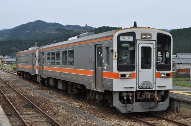 名松線松阪行、家城駅にて