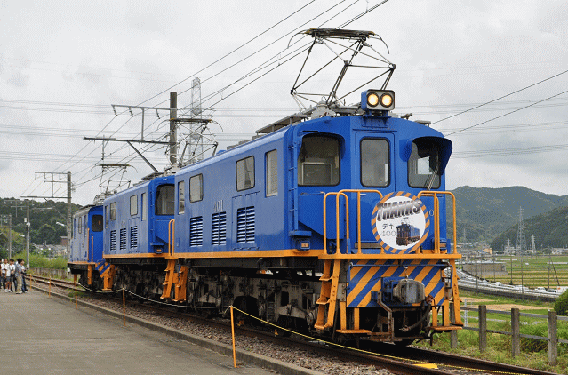 旧型電気機関車3両連結をデキ401側から撮影