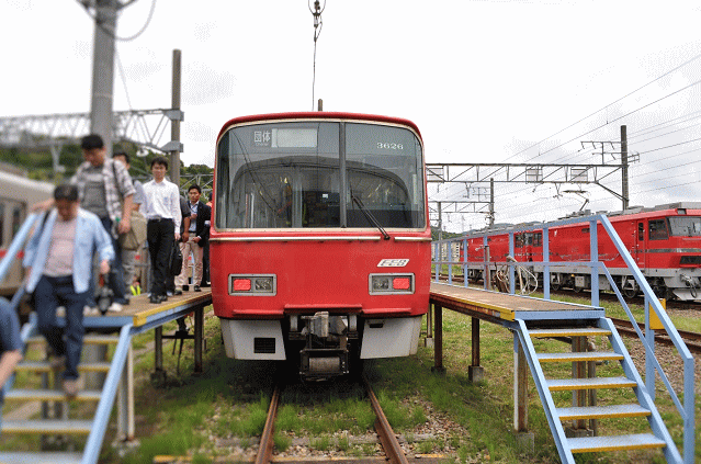 舞木検査場に到着した貸切列車