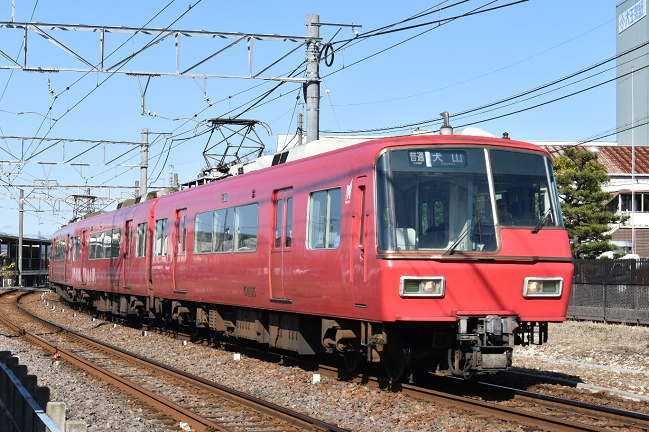 可児川駅に到着する5000系