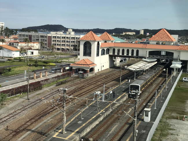 ホテルマイグラントから見た館山駅
