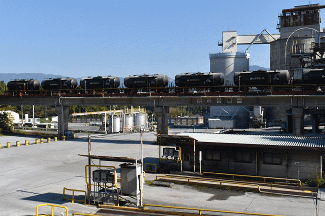 太平洋セメントの工場内に留置されているタンク車