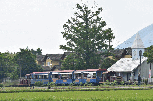 「ゆうすげ7号」が阿蘇白川駅に停車