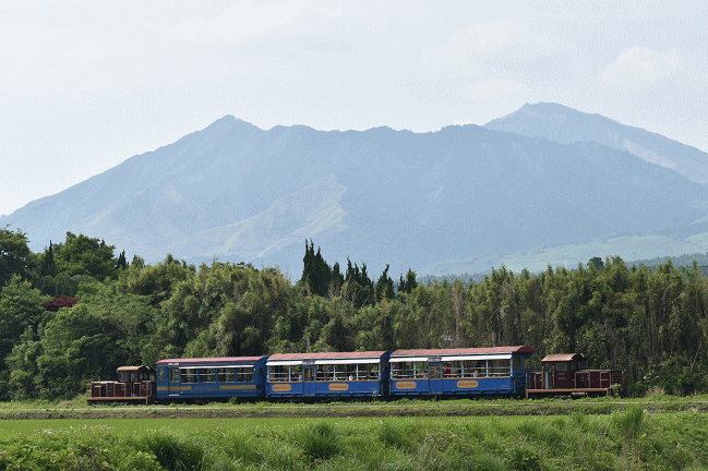 阿蘇白川駅を発車した「ゆうすげ7号」