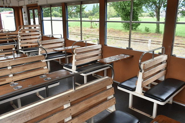 トロッコ車両TORO20001号の車内