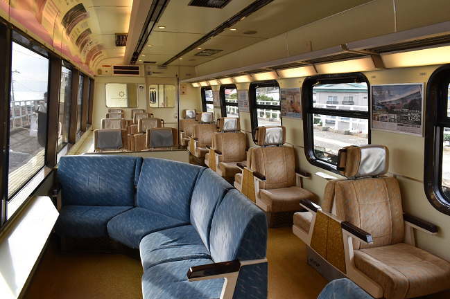 「リゾート21」車内