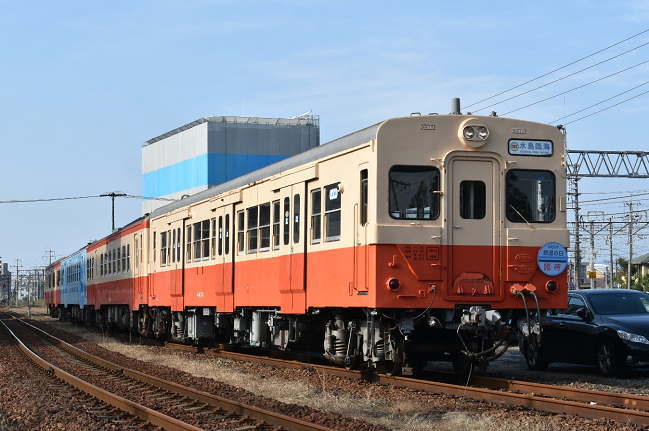 動き出した国鉄型気動車を撮影