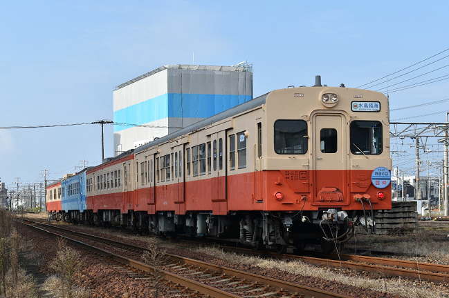 国鉄型気動車4両編成列車(倉敷市駅)