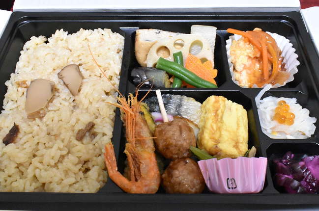 姫路駅弁「秋膳」(まねき食品㈱・1080円)