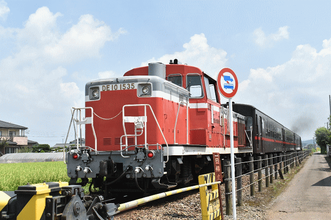 「SLもおか号」の最後部のDE10