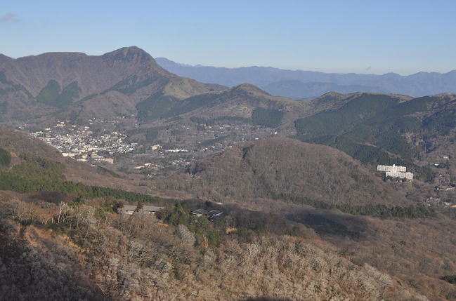 箱根ロープウェイのゴンドラから仙石原を望む