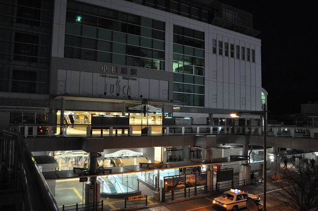 大みそかの早朝6時ころの小田原駅