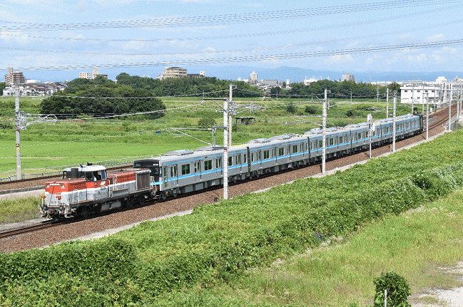 森岡跨線橋にて、DF10にけん引されたN3000形の甲種輸送