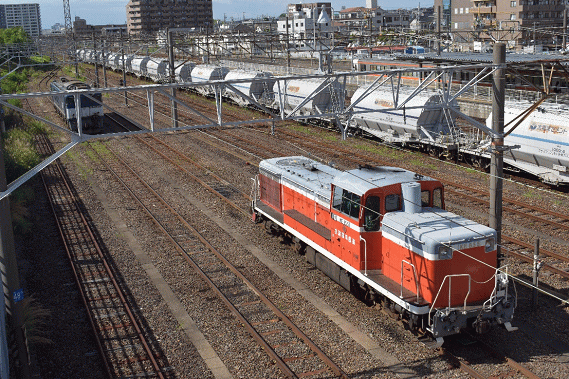 大府駅の構内（東口と西口を結ぶ自由通路から撮影）