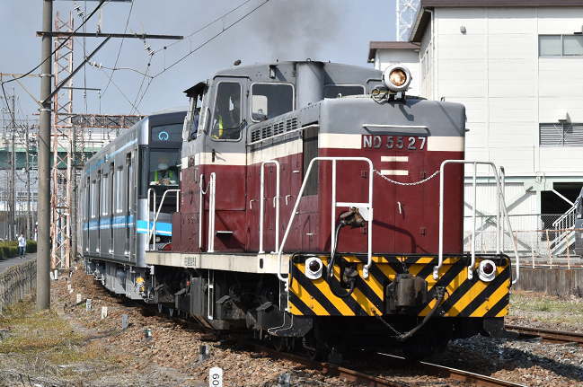 ND5527号がN3113を牽引